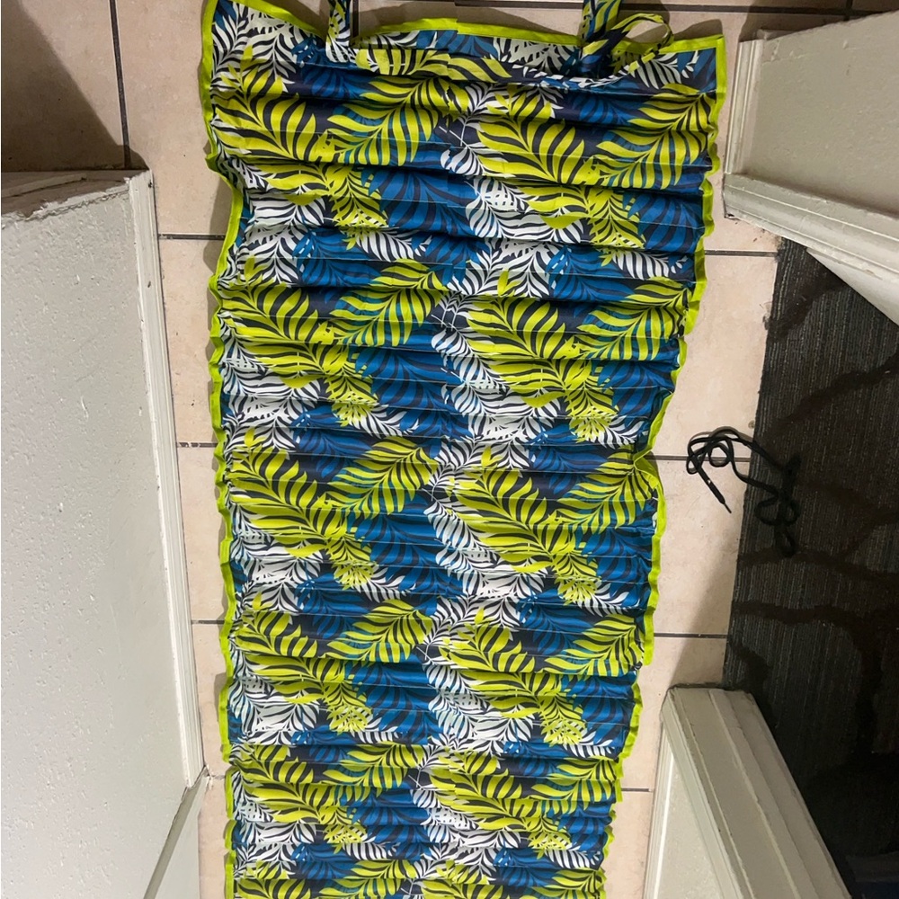 Tropical Leaf Green and Blue Swim Mat - Picture 4 of 9